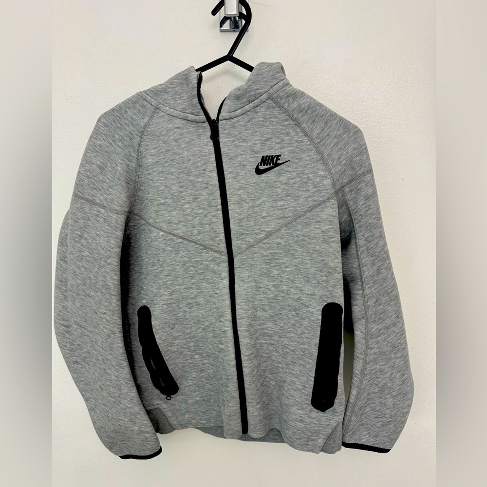 Boys Nike Tech Fleece, size large, excellent condition.